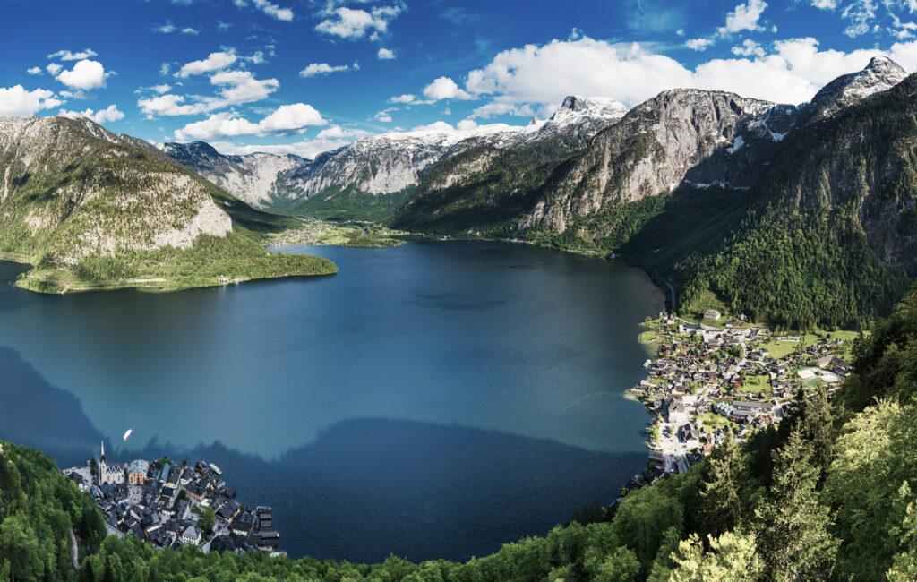 Blick auf See im Salzkammergut