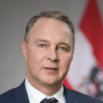 Portraitfoto von Vizekanzler Andreas Bable